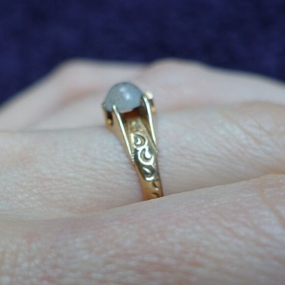 spotted agate ring with crescent moon detail in 10K YG - Picture 5 of 6